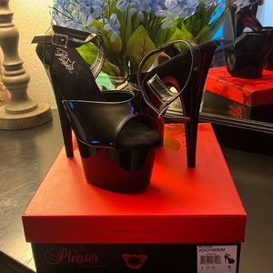 Black pleaser heels size 9 never before worn
